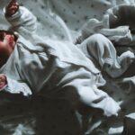 Astuces pour ajuster la tenue de sommeil de bébé découvrez notre collection d'articles de sommeil pour bébés, alliant confort et style. offrez à votre petit ange des vêtements douillets et apaisants pour des nuits sereines et réparatrices. profitez de nos conseils pour un sommeil optimal, tout en faisant de beaux rêves.