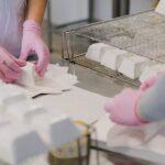 Conseils de consommation pour éviter les risques avec certains restes de fête découvrez l'importance de la sécurité alimentaire et les meilleures pratiques pour garantir des repas sains et sans danger. informez-vous sur les normes, les risques et les solutions pour protéger votre santé dans le monde de l'alimentation.