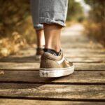 Guide des pointures de chaussures pour enfant : comment bien choisir ? découvrez notre guide de taille de chaussures pour vous aider à choisir la taille parfaite et garantir un confort optimal. obtenez des conseils pratiques et des mesures détaillées pour chaque type de chaussure.