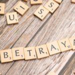 Indices révélateurs d'une possible infidélité découvrez les enjeux de l'infidélité dans les relations amoureuses. explorez les causes, les conséquences et les moyens de reconstruire la confiance après une trahison.