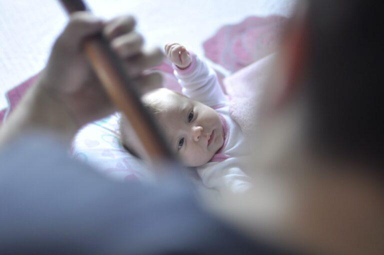 découvrez notre sélection de trotteurs pour bébés, conçus pour encourager l'apprentissage de la marche en toute sécurité et avec style. des modèles colorés et ergonomiques pour accompagner les premiers pas de votre enfant.