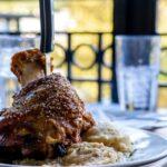 L’échine de porc au four, la recette familiale par excellence découvrez notre délicieux rôti de porc, une recette savoureuse et tendre, parfaite pour vos repas en famille ou entre amis. apprenez à préparer ce plat succulent avec des astuces de cuisson et des accompagnements idéaux pour un festin mémorable.