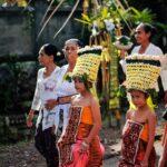 Parrain et marraine, d’où vient cette tradition découvrez l'essence des traditions à travers le monde, leur impact sur les cultures et l'importance de les préserver pour les générations futures.