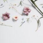 Coiffer sa fille avec une couronne de fleurs, dix-sept possibilités fleuries découvrez l'élégance intemporelle des couronnes de fleurs, parfaites pour toutes les occasions. que ce soit pour un mariage, un festival ou un simple événement printanier, nos couronnes allient beauté naturelle et style unique.