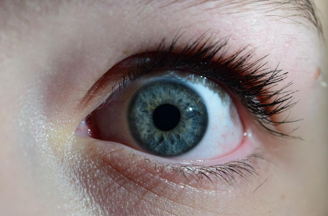 découvrez tout ce qu'il faut savoir sur la couleur des yeux : types, significations et astuces pour mettre en valeur votre regard. plongez dans l'univers fascinant des teintes oculaires !