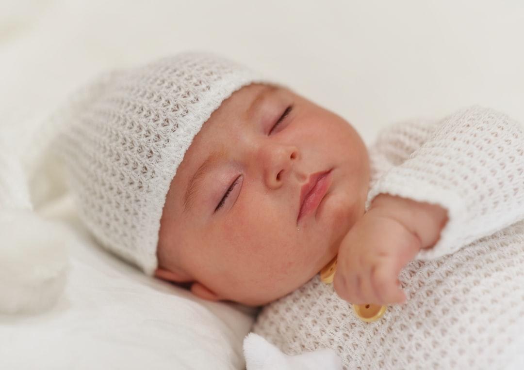 découvrez tout ce qu'il faut savoir sur l'acné infantile : causes, symptômes, traitements et conseils pour apaiser la peau de votre bébé. informez-vous sur cette affection cutanée fréquente et comment la gérer efficacement.