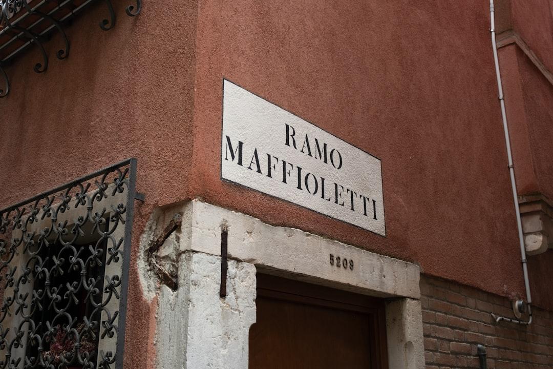 découvrez une sélection de prénoms italiens pour garçons, mêlant tradition et modernité. trouvez le nom parfait pour votre petit garçon parmi une riche variété de choix qui reflètent la culture italienne.