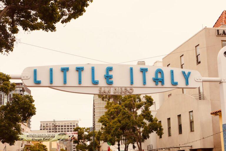 découvrez une sélection de prénoms de garçons italiens uniques et charmants. que vous cherchiez un nom traditionnel ou moderne, trouvez l'inspiration pour le prénom parfait qui évoque la culture italienne.