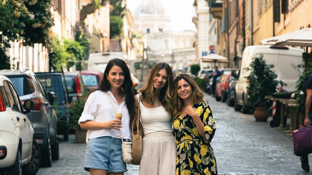 découvrez une sélection de prénoms italiens pour filles, alliant charme et élégance. explorez des noms traditionnels et modernes qui capturent la beauté de la culture italienne.