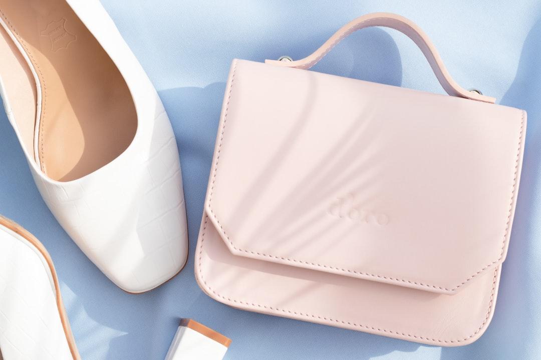 découvrez notre sélection de sacs de maternité alliant style et fonctionnalité. parfaits pour accueillir tout ce dont vous avez besoin pour votre séjour à la maternité, ces sacs élégants vous accompagneront avec confort et praticité.