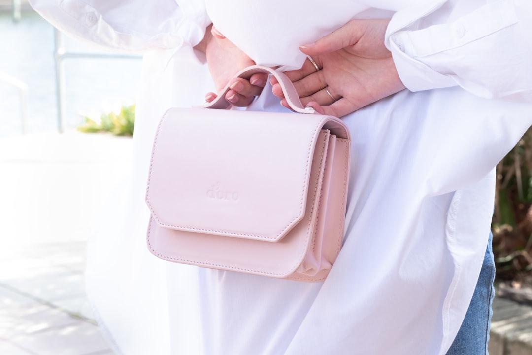 découvrez notre sélection de sacs de maternité élégants et pratiques, conçus pour accueillir tout le nécessaire pour le jour j. alliez style et fonctionnalité pour faire de votre séjour à la maternité un moment inoubliable.
