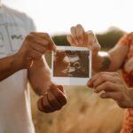façons créatives d'annoncer une grossesse annoncez votre merveilleuse nouvelle avec élégance ! découvrez des idées créatives et inspirantes pour partager l'arrivée de votre futur bébé avec votre famille et vos amis. créez des souvenirs inoubliables autour de cette étape magique de la grossesse.