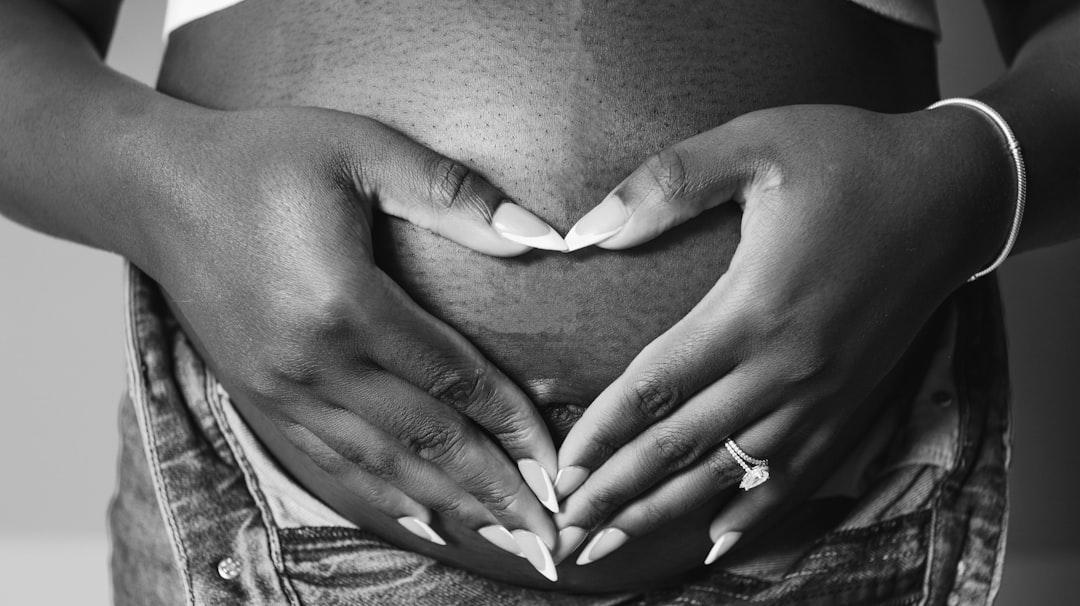 découvrez comment calculer les semaines de grossesse avec précision. suivez le développement de votre bébé et préparez-vous pour chaque étape importante de la maternité.