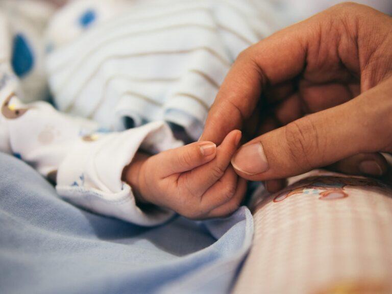 découvrez notre sélection adorable de produits pour bébés, allant des vêtements mignons aux accessoires indispensables. offrez le meilleur à votre petit trésor et profitez de conseils d'experts pour les soins et le bien-être de votre enfant.