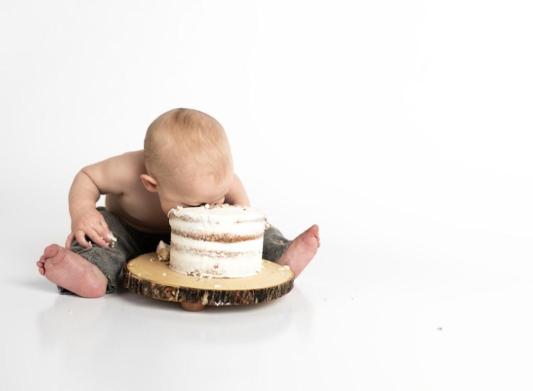découvrez comment diversifier l'alimentation de votre bébé avec des recettes saines et savoureuses. apprenez les étapes clés pour introduire de nouveaux aliments et éveiller les papilles de votre petit tout en favorisant une croissance saine.