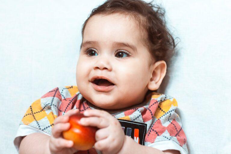découvrez l'univers de la diversification alimentaire pour bébé, avec des conseils pratiques, des recettes nutritives et des étapes clés pour introduire de nouveaux aliments dans l'alimentation de votre enfant en toute sécurité.