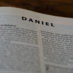 découvrez la signification et l'origine des prénoms bibliques, riches en histoire et en spiritualité. plongez dans l'univers fascinant des noms issus de la bible et trouvez l'inspiration pour nommer votre enfant.