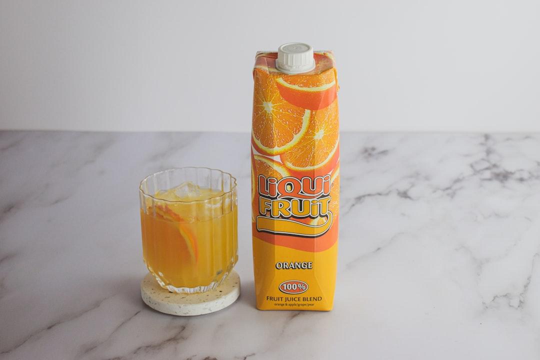 découvrez notre sélection de jus de fruits frais, pressés à froid pour préserver toutes leurs vitamines et saveurs. idéal pour un boost d'énergie et une hydratation saine, nos jus vous offrent une explosion de goût à chaque gorgée. parfaits pour les petits déjeuners ou les collations, ils raviront les amateurs de fruits!