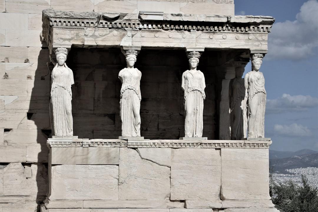 découvrez les intrigants noms de la mythologie grecque, des dieux et déesses aux héros et créatures légendaires. plongez dans un monde de récits fascinants et d'histoires captivantes qui ont marqué l'histoire.