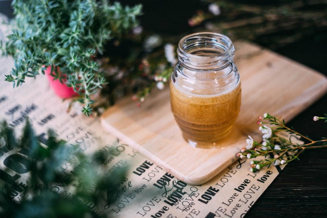 découvrez le délicieux monde du miel, un trésor naturel aux multiples bienfaits pour la santé et le bien-être. apprenez-en plus sur ses variétés, ses caractéristiques uniques et son utilisation en cuisine pour rehausser vos plats.