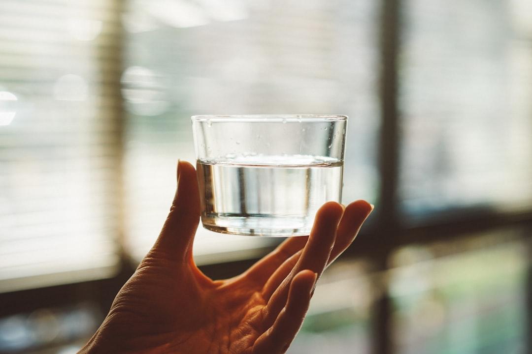 découvrez l'importance de l'hydratation pour votre santé et votre bien-être. apprenez des conseils pratiques pour rester hydraté tout au long de la journée et améliorez votre performance physique et mentale.