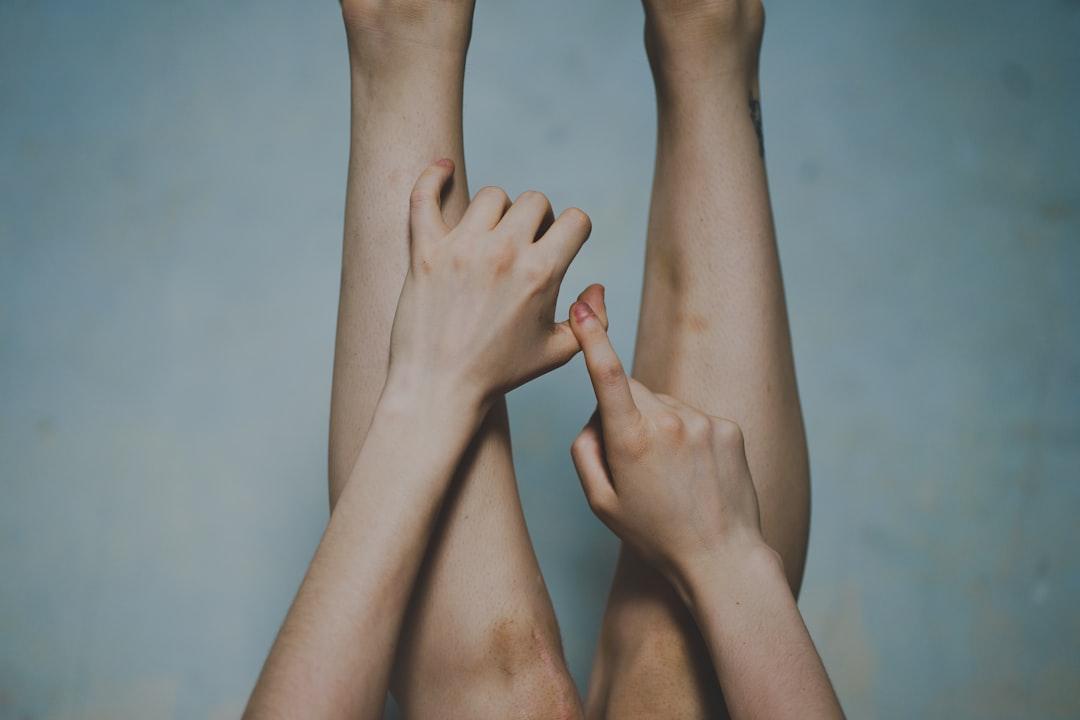 découvrez des conseils pratiques et des traitements efficaces pour soulager et prévenir les ongles incarnés, une affection douloureuse des pieds. informez-vous sur les causes, les symptômes et les meilleures stratégies pour garder vos ongles en bonne santé.