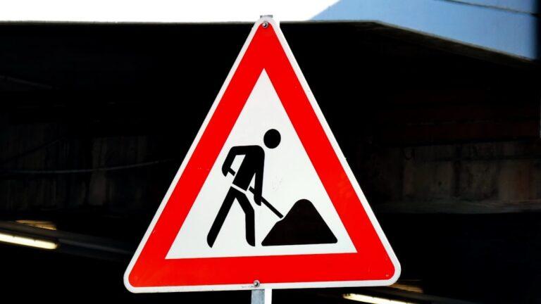 découvrez les signes de travail qui indiquent le début et la progression du travail chez les femmes enceintes. apprenez à reconnaître ces signaux clés pour mieux vous préparer à l'accouchement.