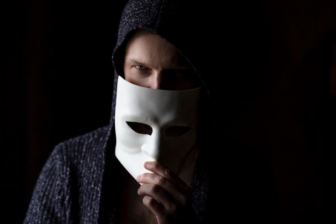 découvrez les multiples facettes de la personnalité humaine, explorez comment elle se forme et s'exprime, et apprenez à mieux comprendre votre propre caractère et celui des autres.