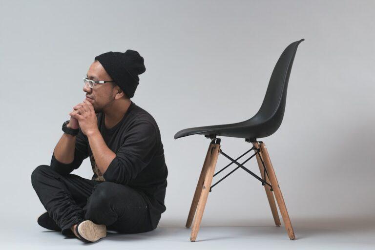 découvrez l'art du sitting : des conseils pratiques, des techniques de relaxation et des bienfaits pour votre santé. apprenez à optimiser vos moments assis pour une meilleure posture et un bien-être accru.