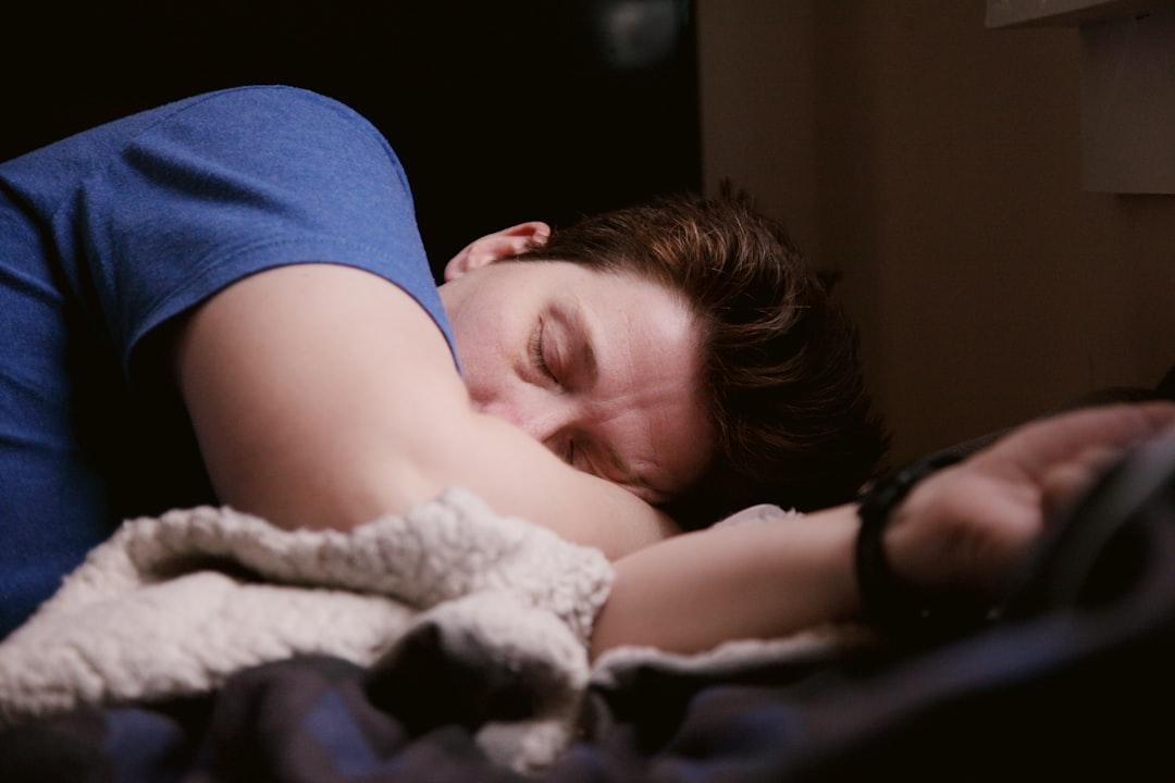 découvrez l'importance du sommeil pour votre santé et votre bien-être. apprenez des astuces pour améliorer la qualité de votre sommeil et profiter d'un repos réparateur chaque nuit.