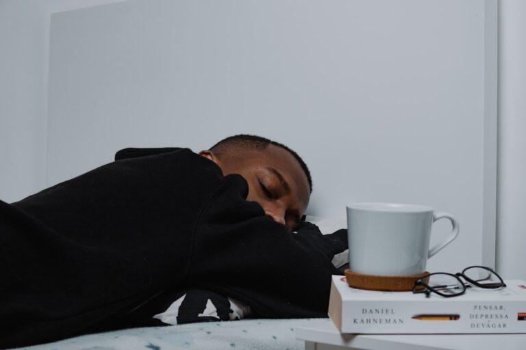 découvrez les causes et solutions de la régression du sommeil chez les bébés. apprenez à gérer ces périodes difficiles et à rétablir un bon rythme de sommeil pour votre enfant.