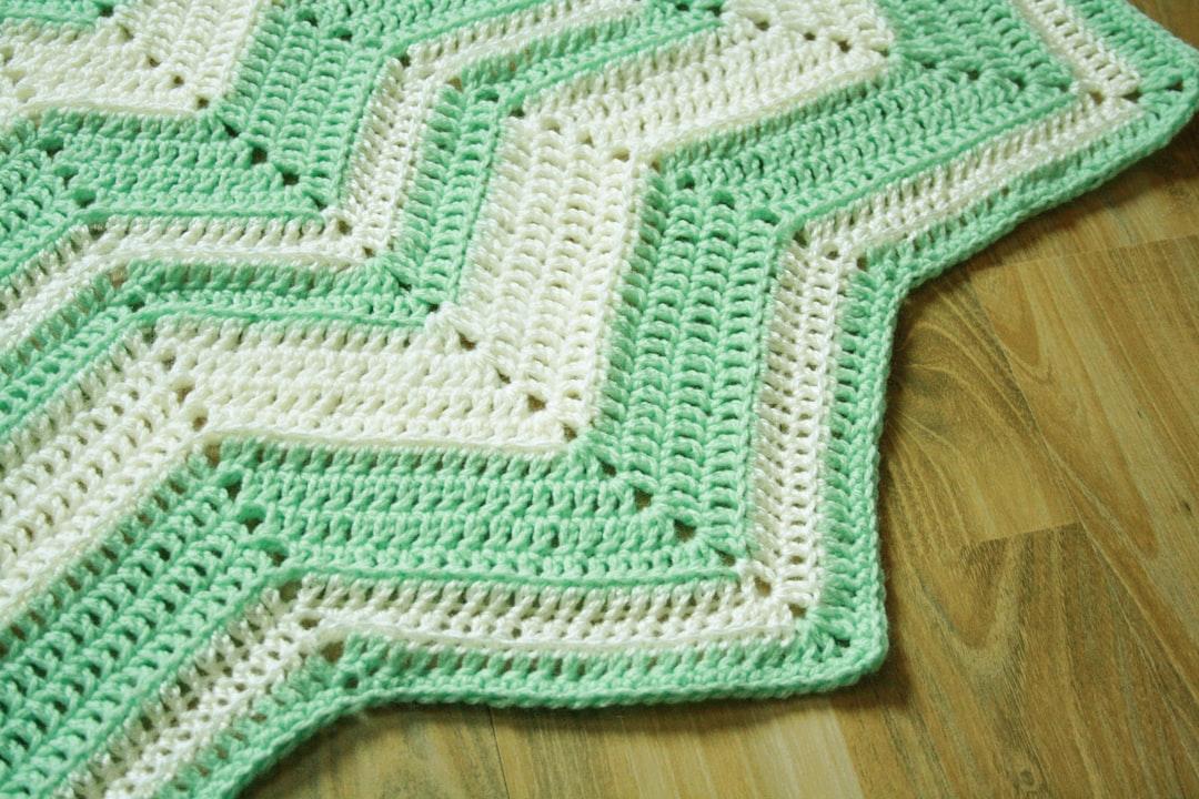découvrez les bienfaits du swaddling, une technique d'emmaillotage qui apaise les nouveau-nés, favorise leur sommeil et leur bien-être. apprenez comment emmailloter votre bébé en toute sécurité et les conseils pratiques pour l'initier à cette méthode apaisante.