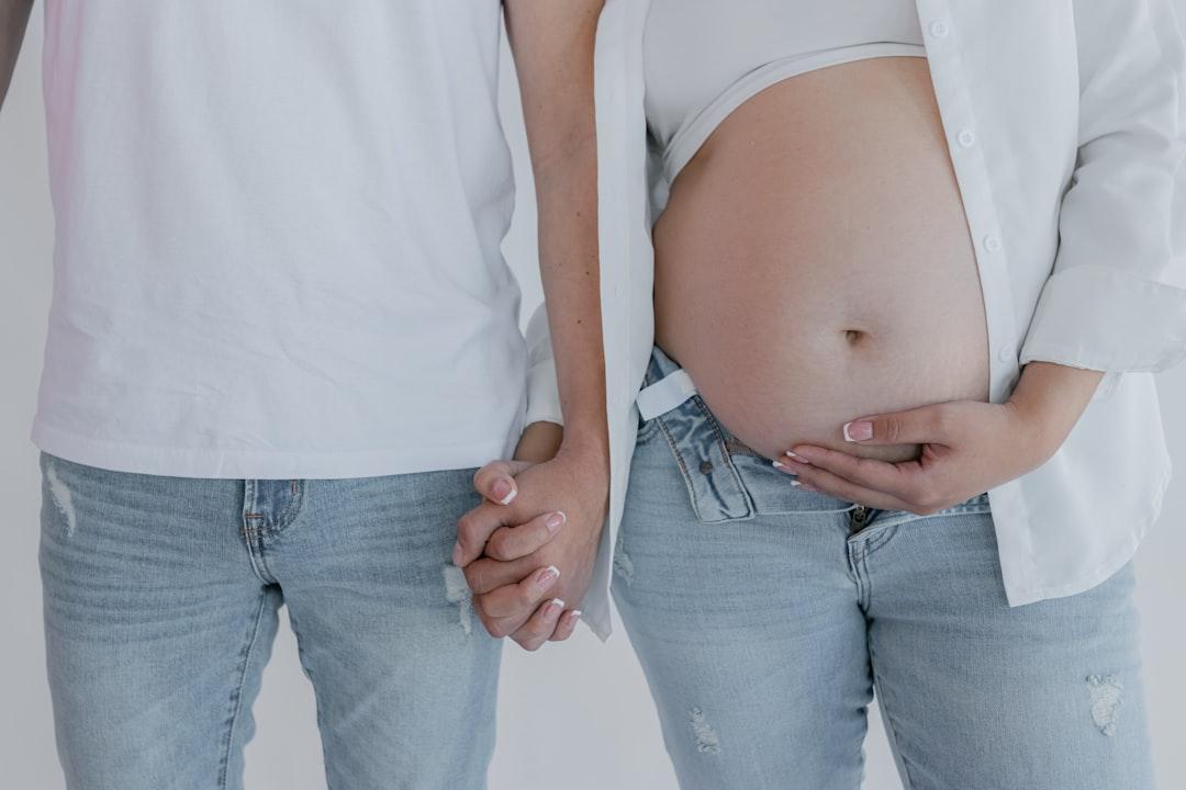 découvrez tout ce que vous devez savoir sur la grossesse gémellaire : conseils, suivi médical, nutrition et préparation à l'arrivée de vos jumeaux. préparez-vous à vivre une aventure unique et pleine de joie!