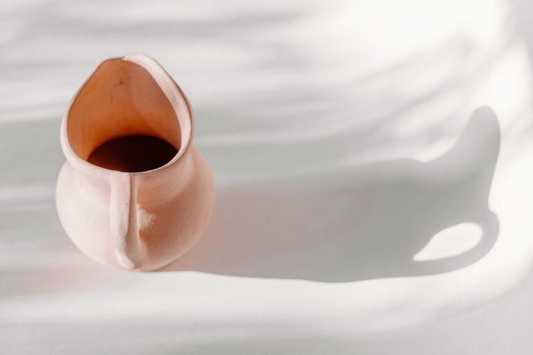 découvrez tout ce que vous devez savoir sur les pertes vaginales : leurs causes, leur apparence normale et les signes pouvant indiquer un problème de santé. informez-vous et prenez soin de votre santé intime.