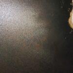 découvrez le vernix caseosa, une substance naturelle qui protège la peau des nouveau-nés dans le ventre maternel. apprenez son rôle essentiel dans le développement fœtal et ses bienfaits après la naissance.