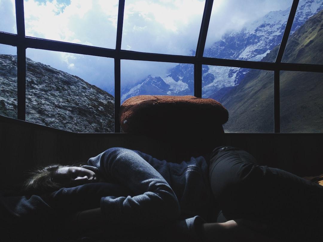 découvrez comment apprendre à vous endormir de manière autonome grâce à des techniques simples et efficaces. améliorez la qualité de votre sommeil et retrouvez un sommeil réparateur chaque nuit.