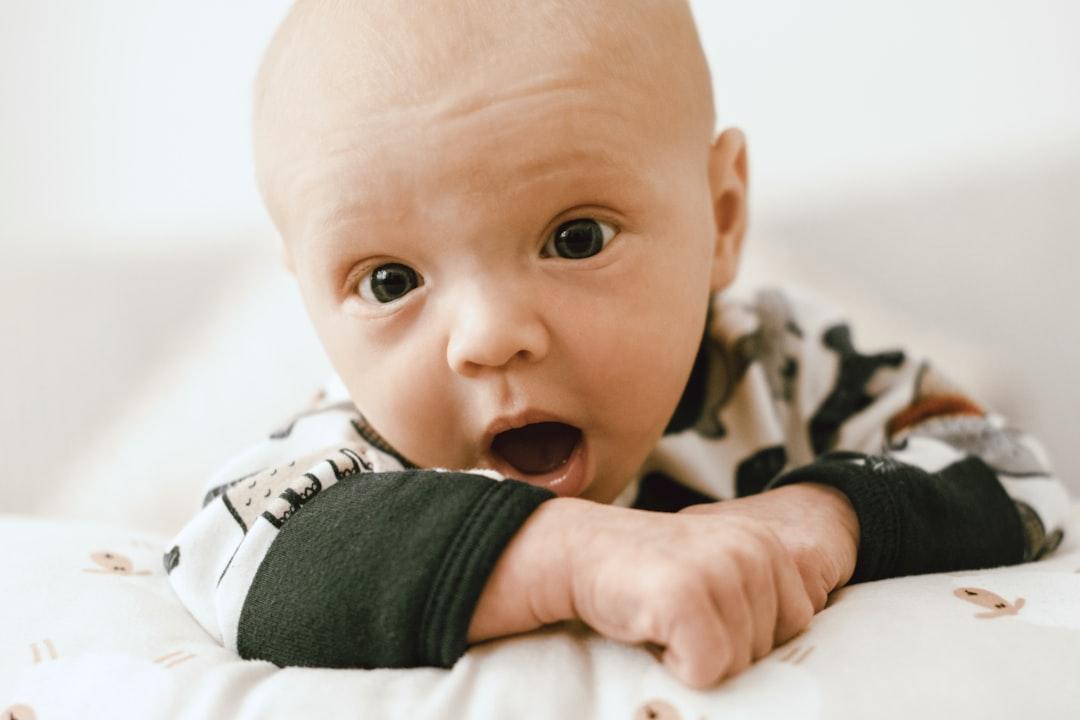 découvrez les causes, symptômes et solutions pour le colique des bébés. apprenez à soulager les crises de pleurs de votre enfant et à améliorer son confort grâce à nos conseils pratiques et astuces d'experts.