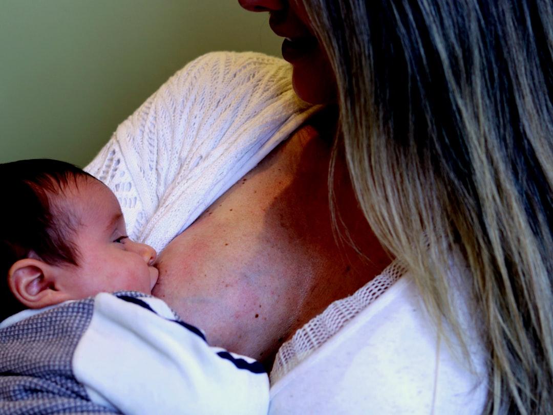 découvrez les bienfaits de l'allaitement maternel, des conseils pratiques pour bien allaiter, répondre aux besoins de votre bébé et profiter d'une expérience sereine pour maman et enfant.