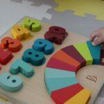 Explorer le comportement et le développement d'un enfant de 3 ans découvrez les étapes clés du développement de l'enfant, des compétences langagères aux capacités motrices, et apprenez comment soutenir leur croissance harmonieuse grâce à des activités adaptées et des conseils d'experts.