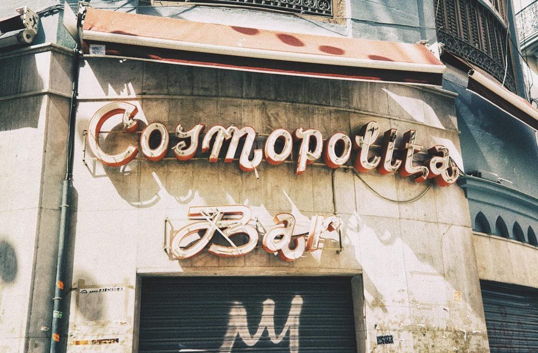 découvrez tout sur la conjonctivite : causes, symptômes, traitements et conseils pour soulager cette inflammation de l'œil. informez-vous sur les différents types et comment prévenir cette affection fréquente.