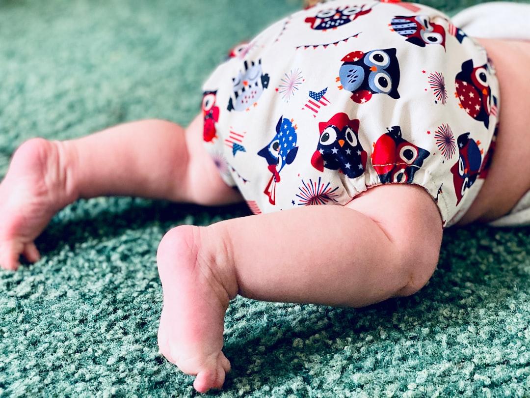découvrez notre sélection de couches pour bébés, offrant confort, protection et douceur pour garder votre enfant au sec toute la journée. idéal pour tous les âges et toutes les peaux sensibles.