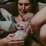 Découvrez le rôle essentiel d'une doula et les raisons de faire appel à ses services découvrez le rôle essentiel d'une doula, professionnelle de l'accompagnement périnatal, qui aide les futures mamans à vivre une grossesse sereine et un accouchement épanouissant. bénéficiez de soutien émotionnel et pratique tout au long de cette aventure unique.