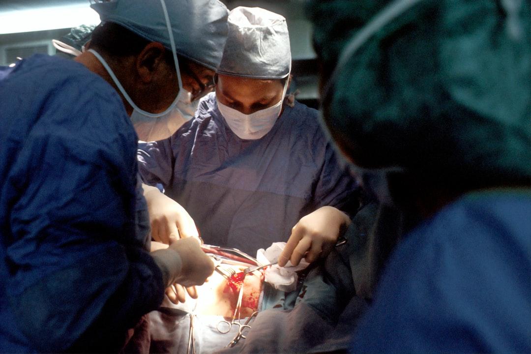 découvrez tout ce qu'il faut savoir sur l'épidurale : définition, déroulement, avantages et risques pour soulager la douleur lors de l'accouchement. explications claires et conseils pratiques.