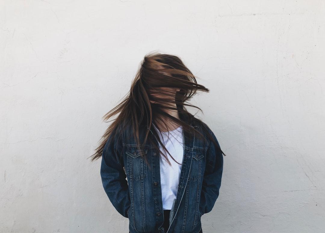 découvrez une sélection de prénoms féminins originaux, classiques ou tendance. inspirez-vous pour trouver le prénom de fille parfait, accompagné de leurs significations et origines.