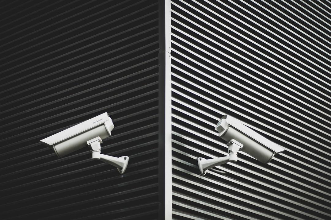 protégez votre maison avec des solutions de sécurité fiables et innovantes. découvrez nos conseils, équipements et astuces pour assurer la sécurité de votre domicile en toute simplicité.