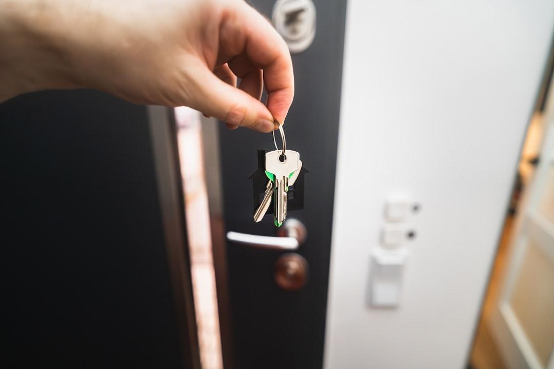 protégez votre maison avec les meilleures solutions de sécurité. découvrez nos conseils, systèmes d’alarme et astuces pour une sécurité optimale à domicile.