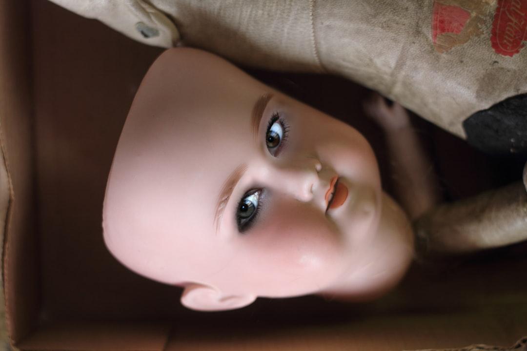 découvrez les raisons derrière les pleurs de votre bébé et des conseils pratiques pour apaiser son inconfort. apprenez à identifier les signaux de votre nourrisson et à répondre à ses besoins pour favoriser un environnement calme et serein.