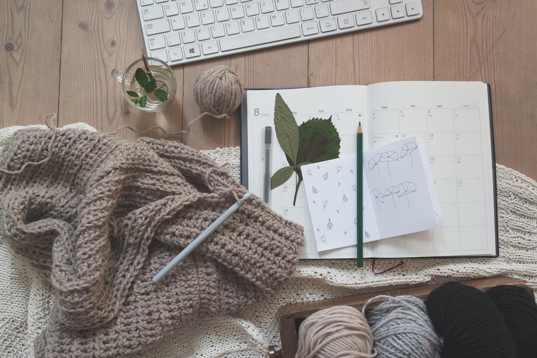 découvrez l'art du tricot avec des conseils, des techniques et des modèles inspirants. que vous soyez débutant ou expert, plongez dans l'univers créatif du tricot et apprenez à réaliser des projets uniques et faits maison.