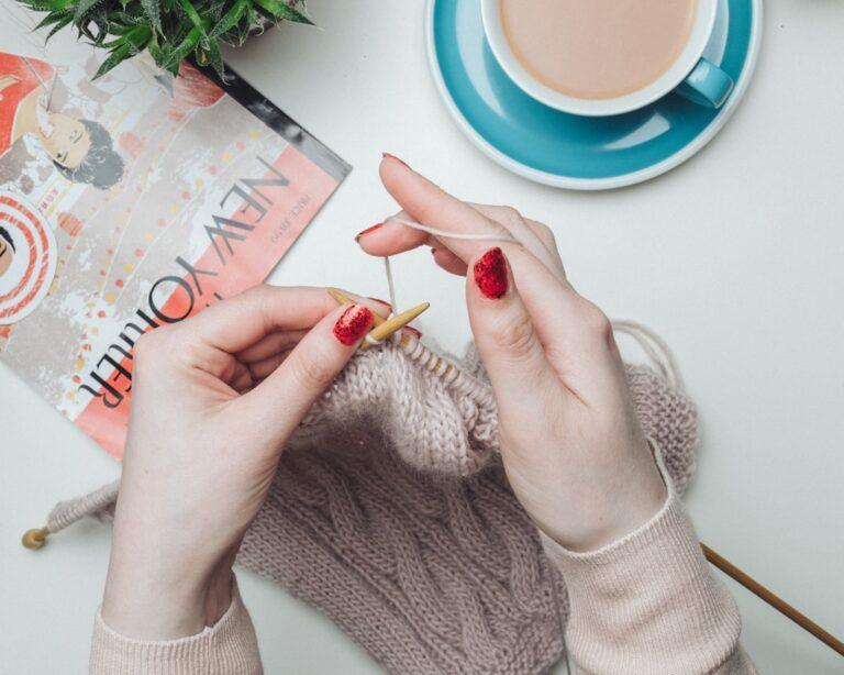 découvrez l'art du tricot avec nos conseils, astuces et modèles inspirants. que vous soyez débutant ou expert, plongez dans l'univers créatif du tricot et laissez libre cours à votre imagination !