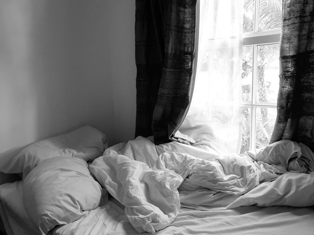 découvrez tout ce qu'il faut savoir sur la morning sickness : causes, symptômes et conseils pour soulager les nausées matinales pendant la grossesse.